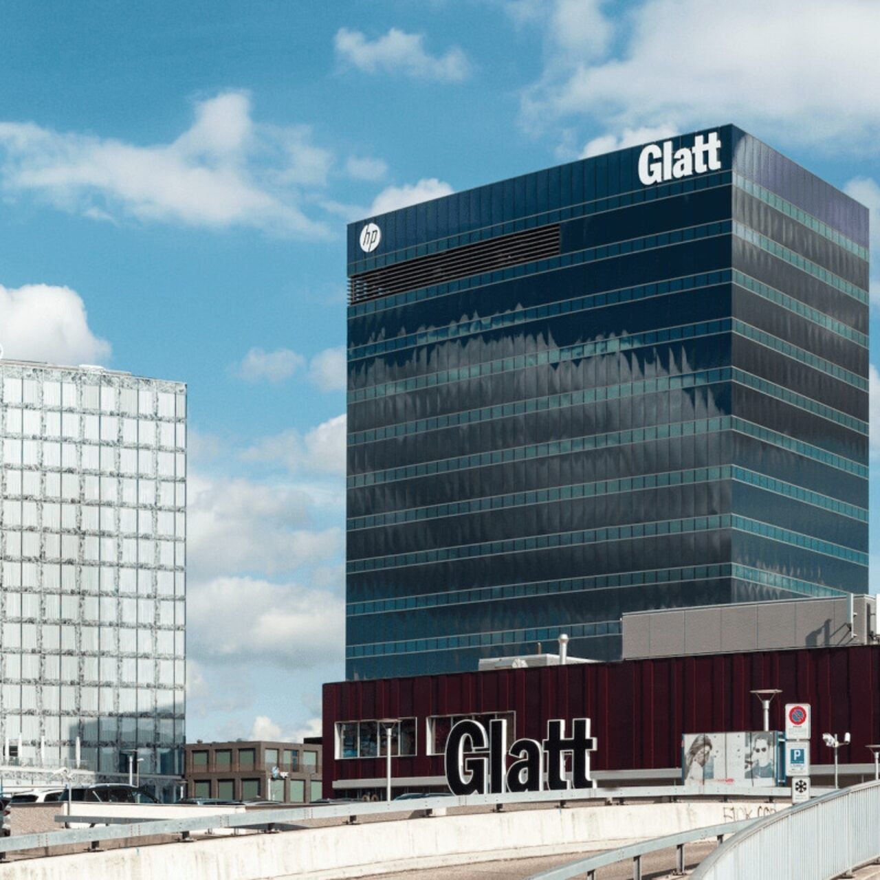 Gestion des services : l'Einkaufszentrum Glatt, situé au numéro 99 Neue Winterthurerstrasse à Wallisen, à environ vingt minutes en S-Bahn du centre de Zurich, accueillera l'événement annuel itSMF Suisse le 21 mars 2024.