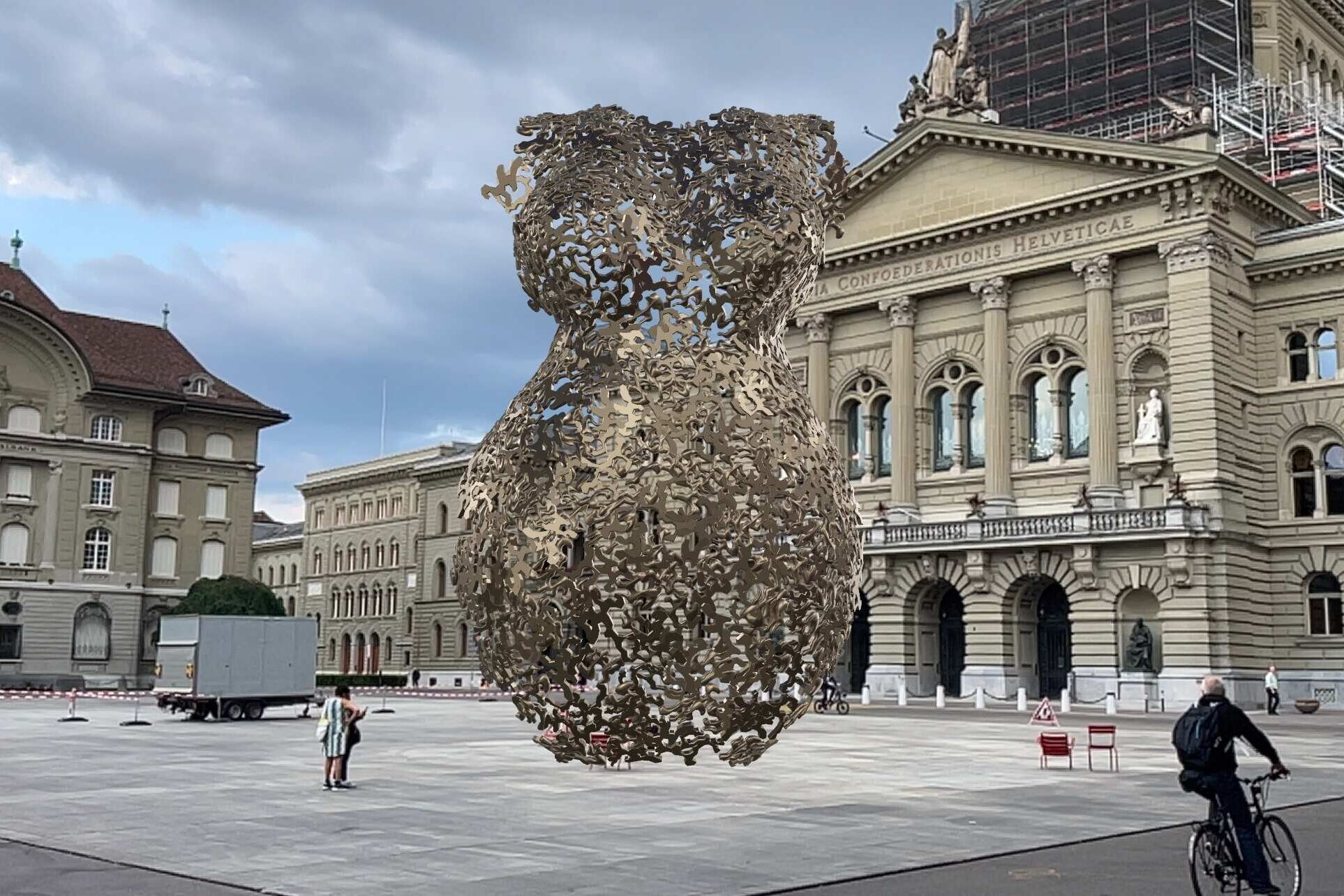 Разширена реалност: скулптура от художничката Андреа Стал в AR пред Федералния дворец в Берн