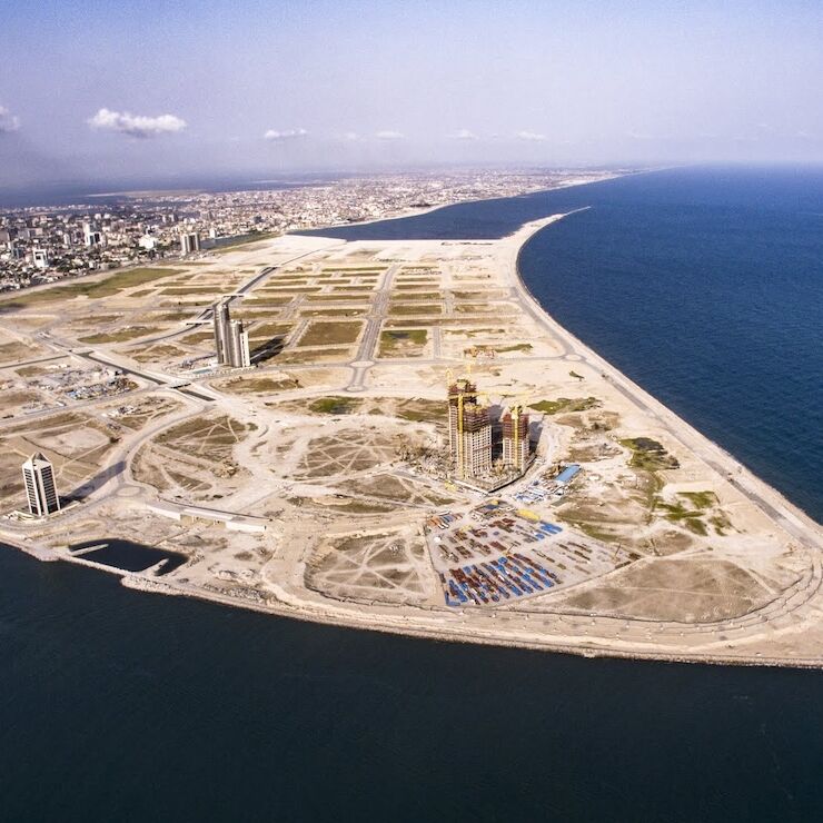 Eko Atlantika Siti: Nigeriyaning Lagos shahrida qurilayotgan suzuvchi megapolis Atlantika okeanidan qayta tiklangan va qayta tiklangan erlarda ko'tarilmoqda.