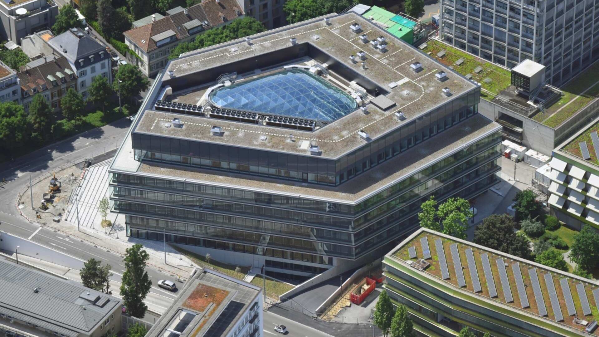 Инженерийн компьютерийн биологи: Математикийн онолоос хүний ​​биеийн эс хүртэл, Базель дахь Цюрихийн Холбооны Технологийн Хүрээлэнгийн BSS барилгын доторх судалгаанд