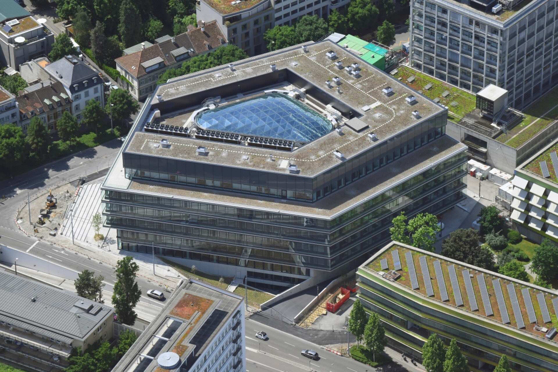 Biologia informatica ingegneria: dalla teoria matematica alle cellule del corpo umano, nelle ricerche all’interno dell’edificio BSS del Politecnico Federale di Zurigo a Basilea