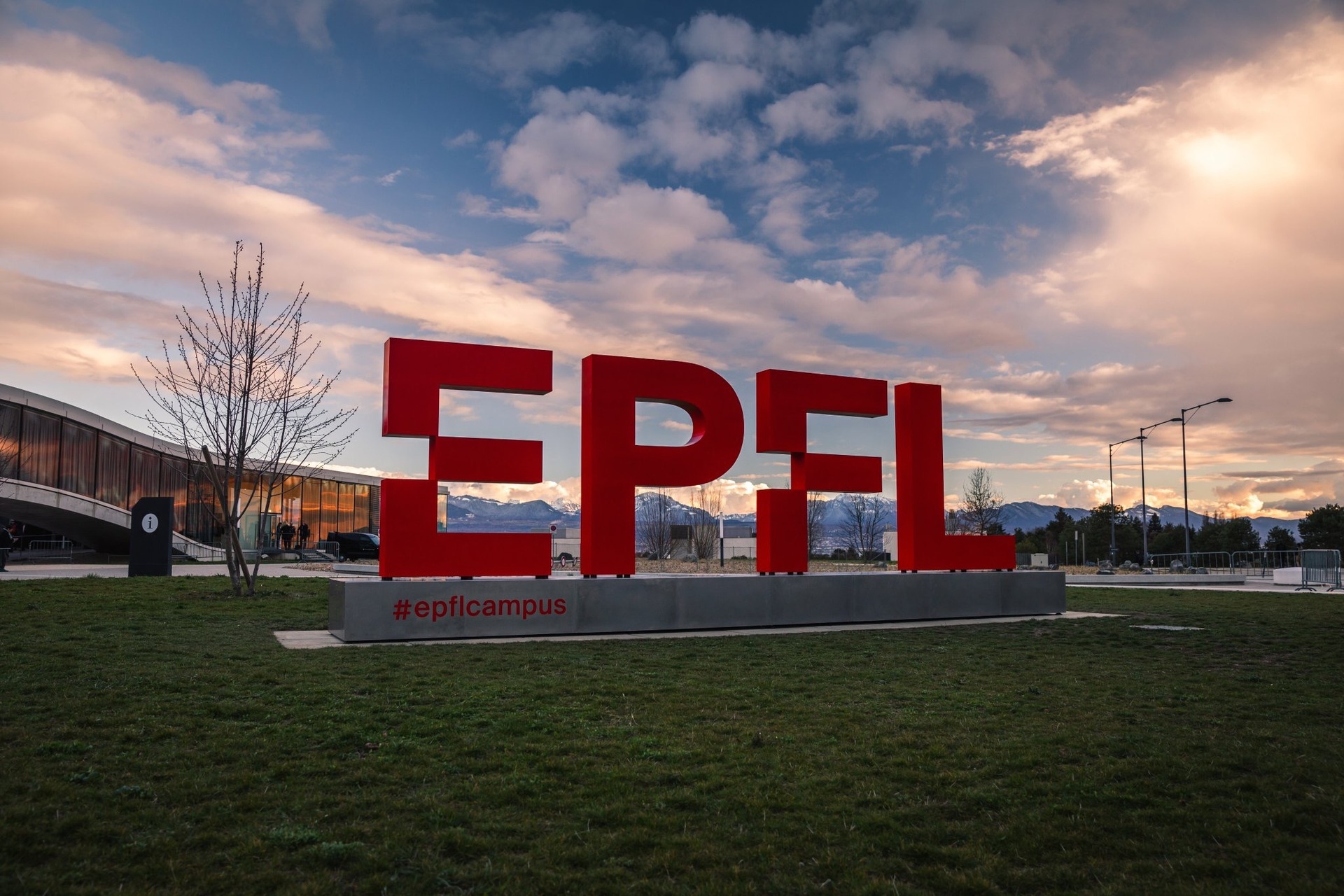 ການຮຽນຮູ້ເຄື່ອງຈັກ: ຮູບແບບ multimodal ໃຫມ່ສໍາລັບ AI ທີ່ມີຄວາມຍືດຫຍຸ່ນຫຼາຍຈາກ EPFL