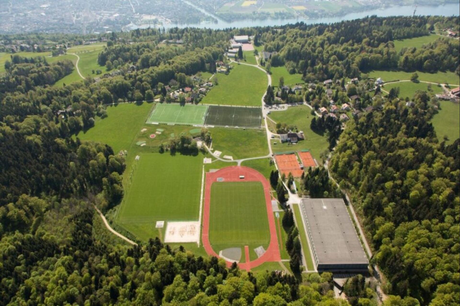 Спортивные науки: Национальный спортивный центр Швейцарской Конфедерации в Маколене.
