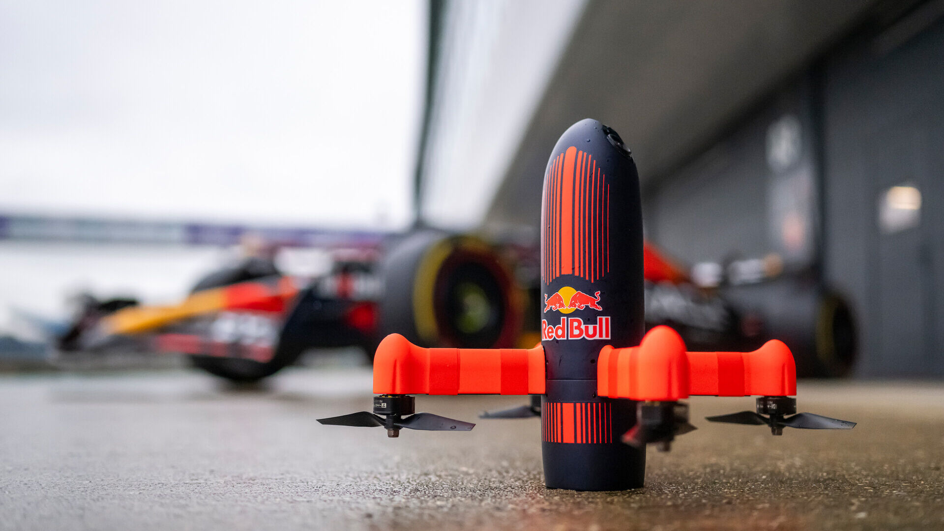Red Bull: v Silverstonu je izzval Formulo 20 RB1, ki ga je vozil Max Verstappen