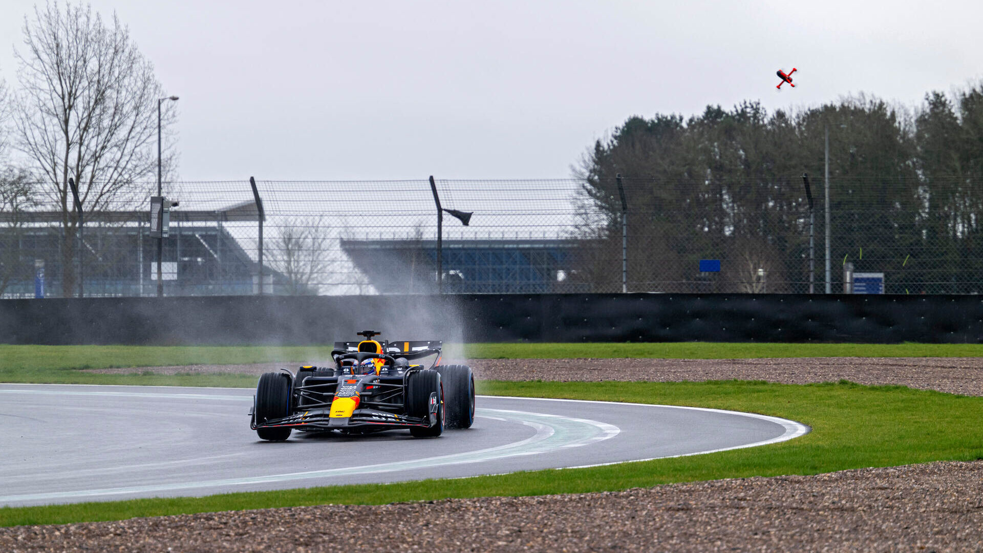„Red Bull“: Silverstone „Formulės 20 RB1“, kurį vairavo Maxas Verstappenas, metė iššūkį