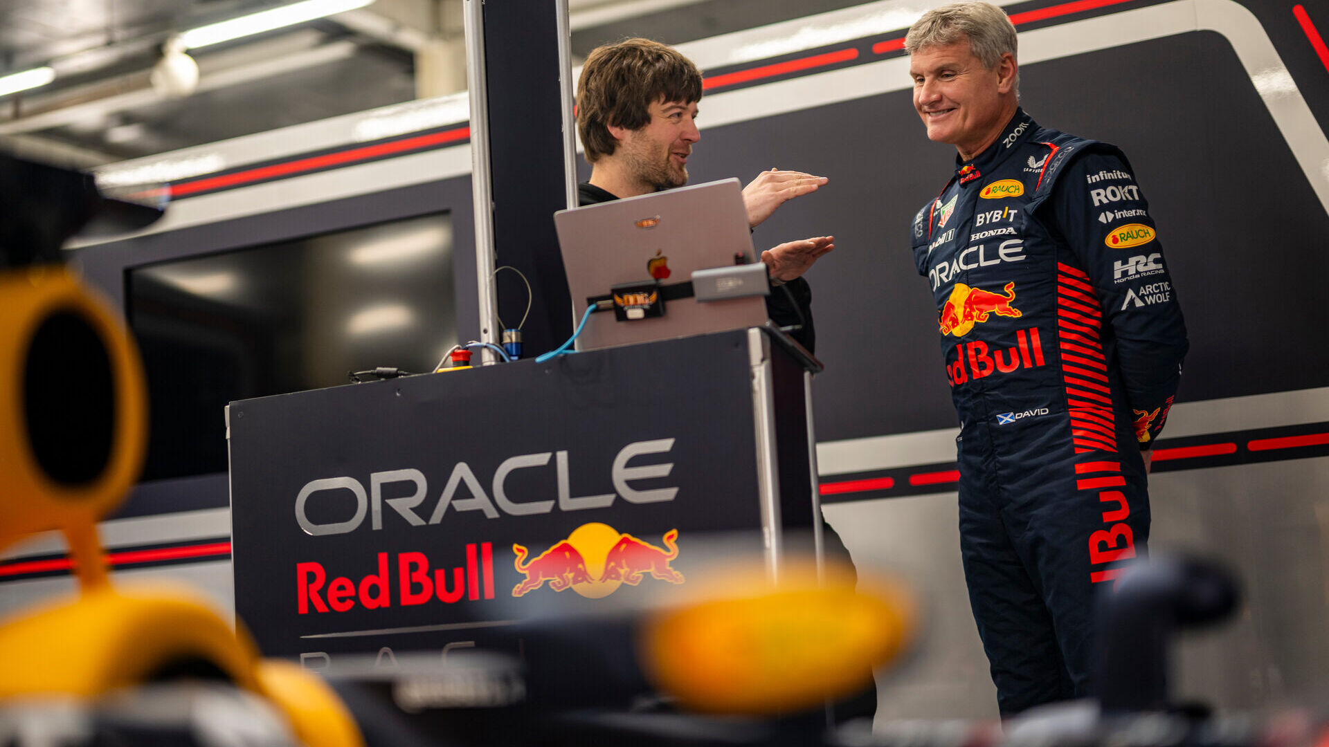 Red Bull: Silverstonā Formula 20 RB1, kuru vadīja Makss Verstapens, izaicināja