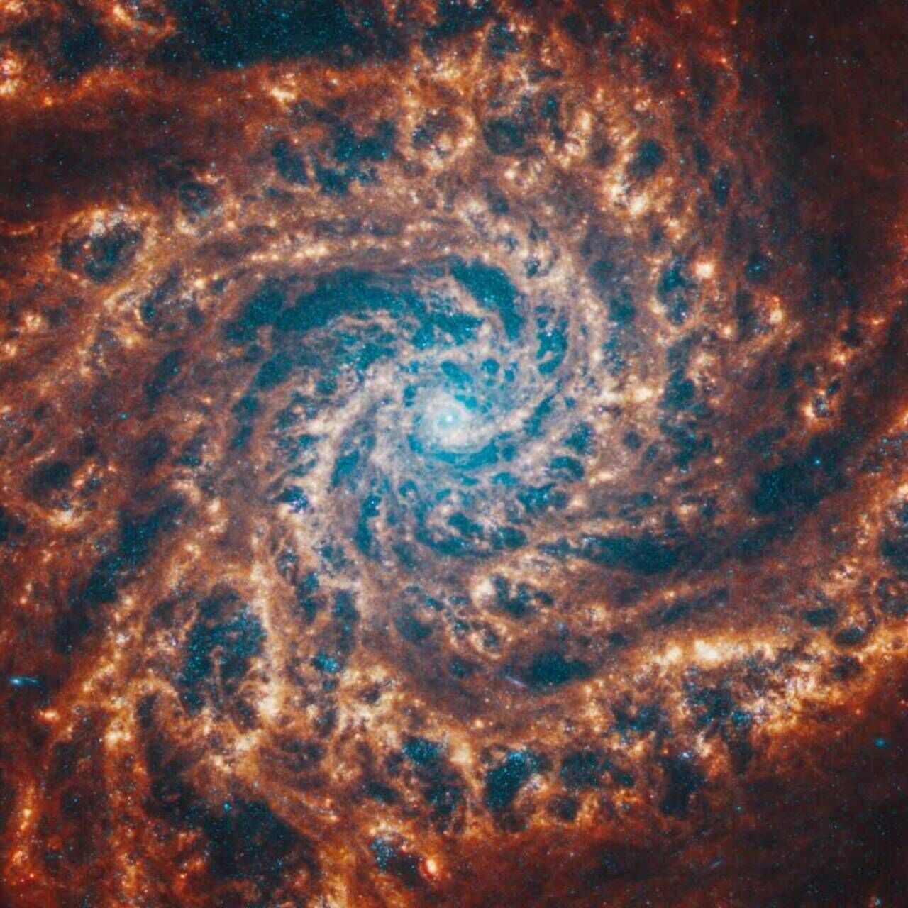 Master in Space Systems: isang spiral galaxy na inilarawan ng James Webb Telescope