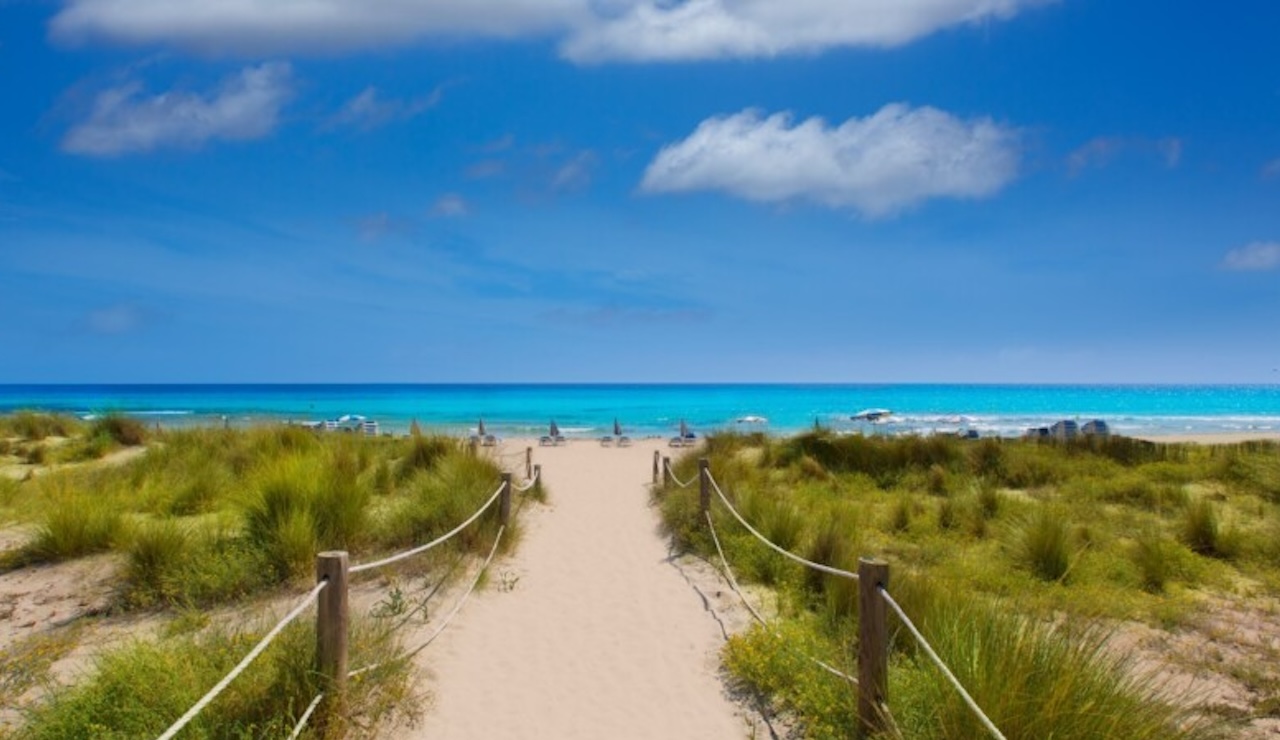 Ishujt Balearik: Menorca, Son Bou Beach