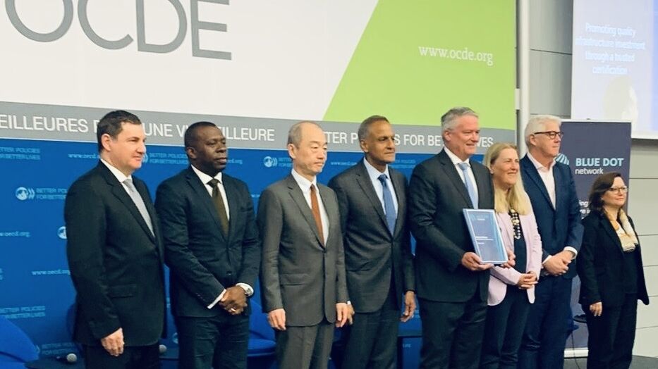 Устойчивая инфраструктура: 9 апреля 2024 года генеральный секретарь ОЭСР Матиас Корманн и дипломаты Ричард Верма (США) и Хелен Будлигер Артьеда (Швейцария) открыли секретариат сети Blue Dot.