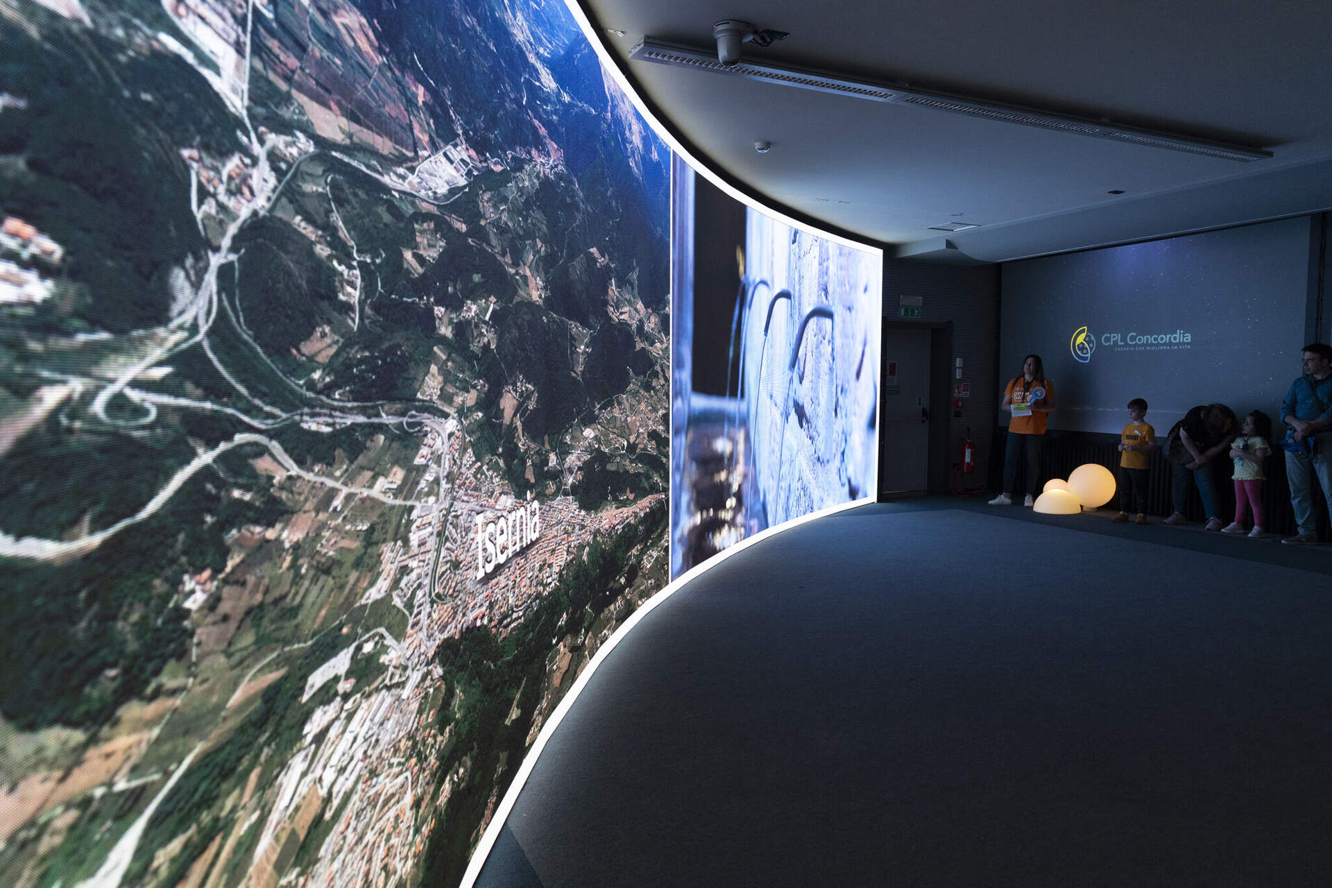 CPL Concordia: giganteschi schermi informativi a parete