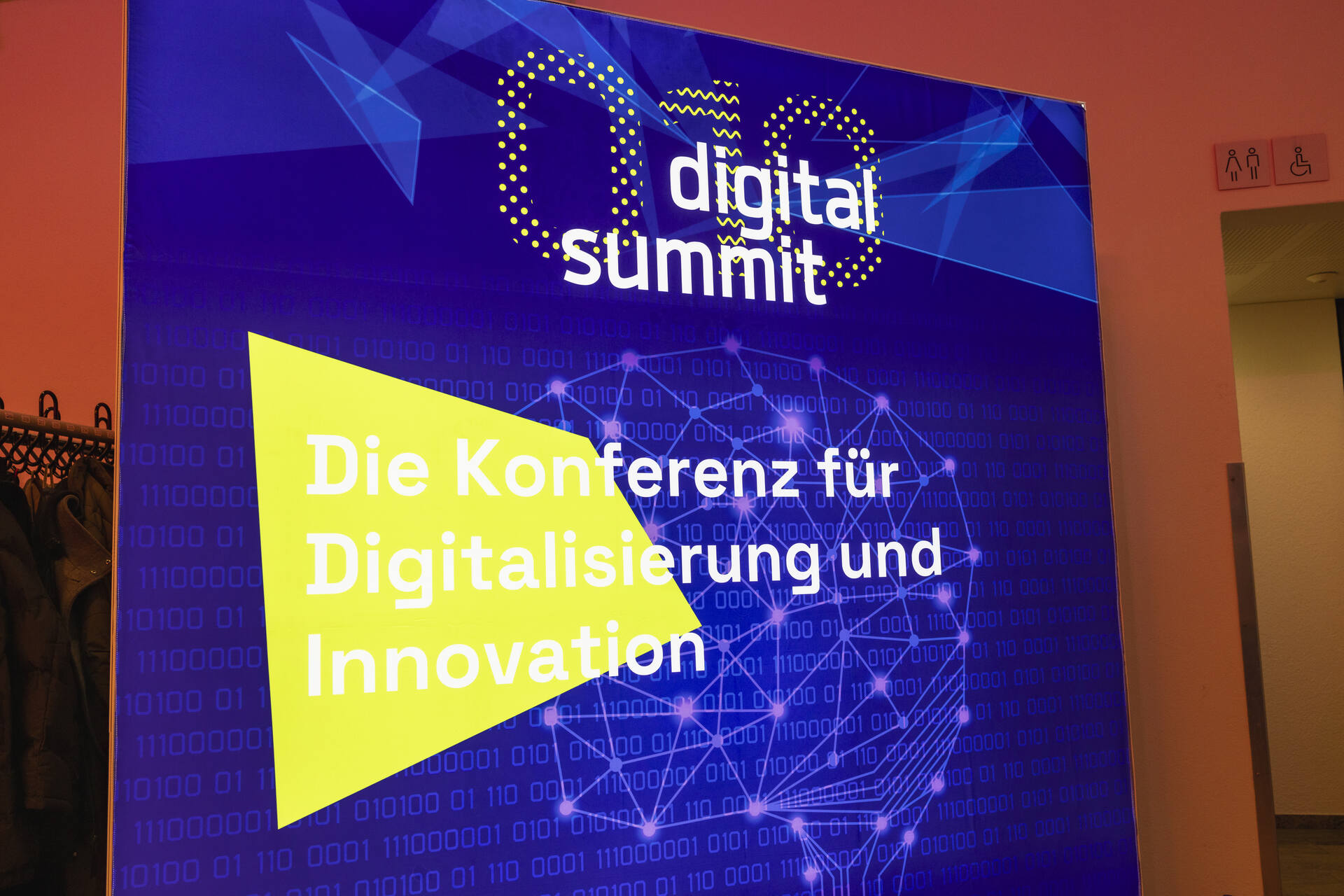 Digital Summit 2024: un cartellone di benvenuto