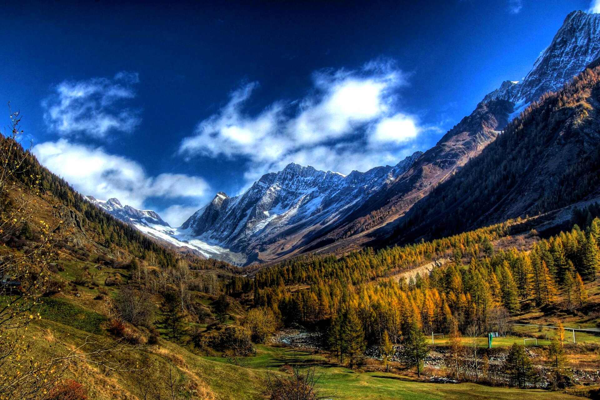 Lötschental: en bild av de schweiziska alperna