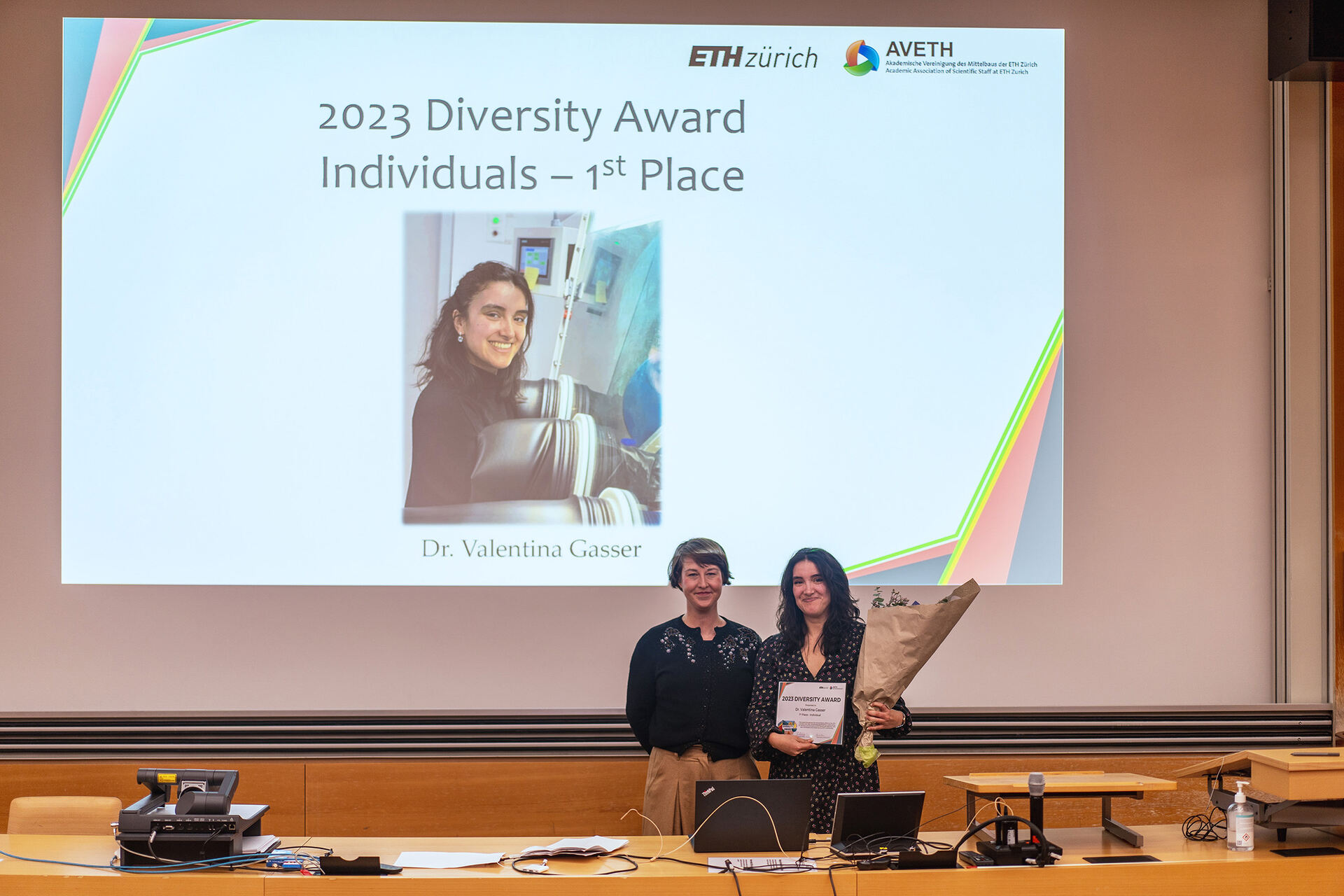 Julia Dannath-Schuh: la ricercatrice di chimica Valentina Gasser ha vinto il premio 2023 sulla diversità
