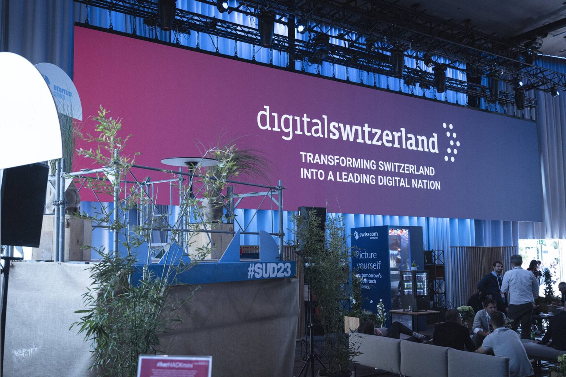 Franziska Barmettler: il logotipo di digitalswitzerland esibito alle “Giornate Digitali Svizzere”